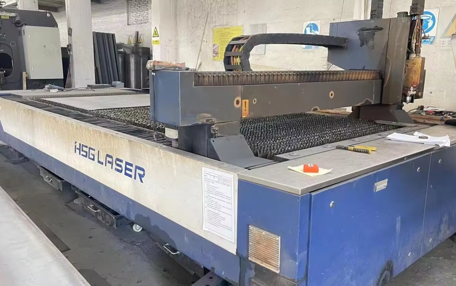 Laser cutting machine